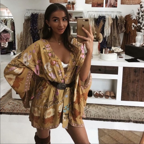 Bohemian Floral Kimono Wrap - Picture 5 of 10